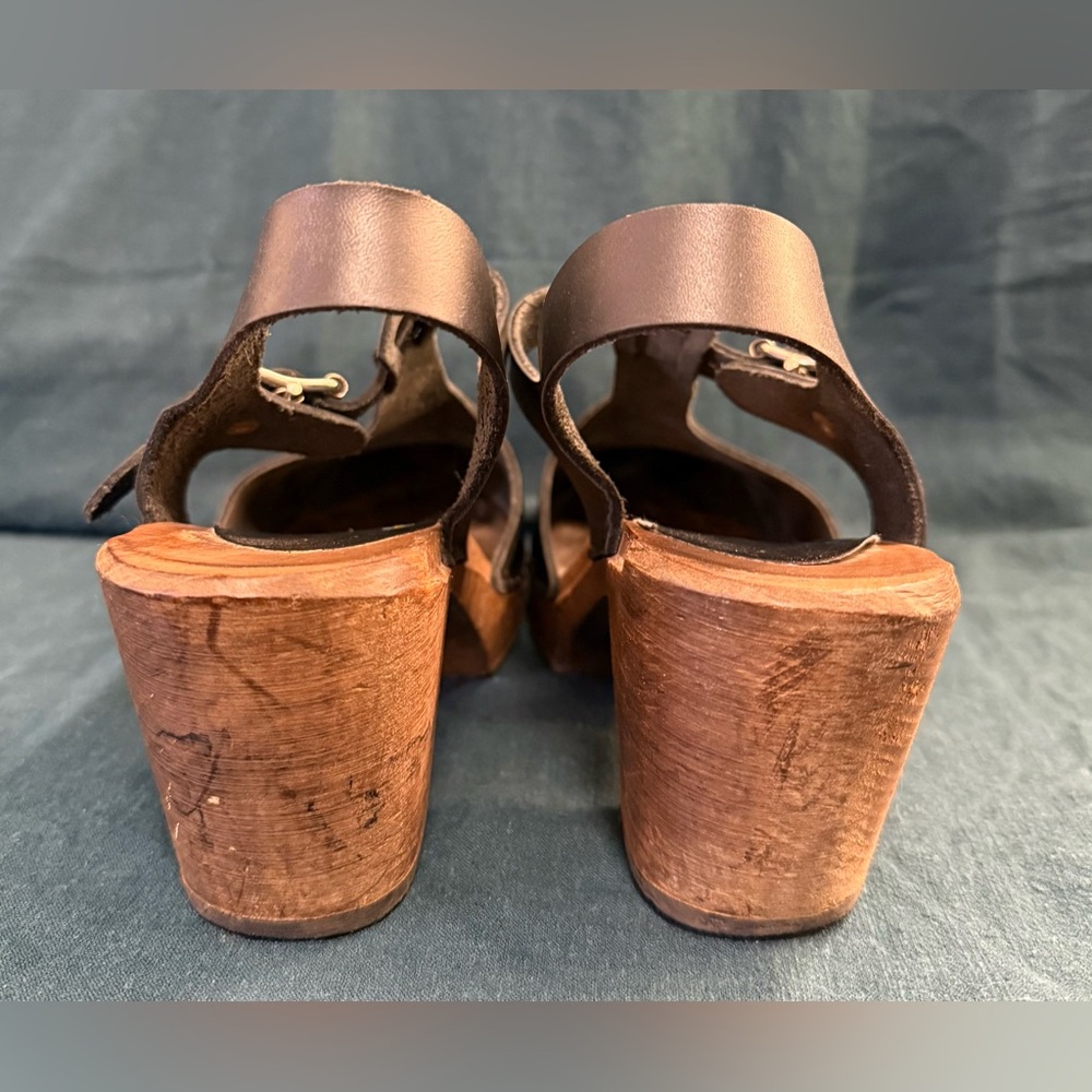 Women’s Black Leather T-Strap Clog Sandals - Picture 5 of 8